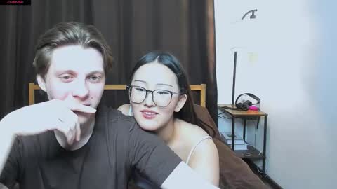 Snapshot of blossomandbee chatting on January 7, 2026, 11:29 pm Sasha and Maria online show from January 7, 2026, 11:29 pm