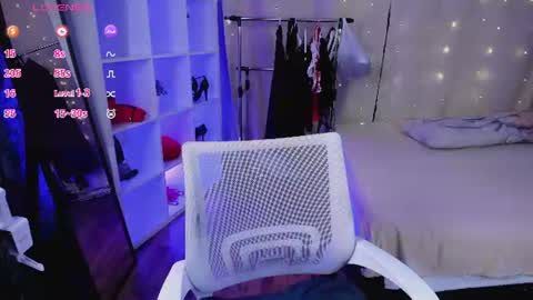 Snapshot of blossomanna chatting on July 18, 2026, 7:17 pm Hey HELP ME TO RICH 100 THUMBS UP online show from July 18, 2026, 7:17 pm
