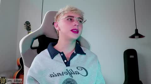 Snapshot of blue_boy_1 chatting on December 2, 2024, 12:29 pm TAY online show from December 2, 2024, 12:29 pm