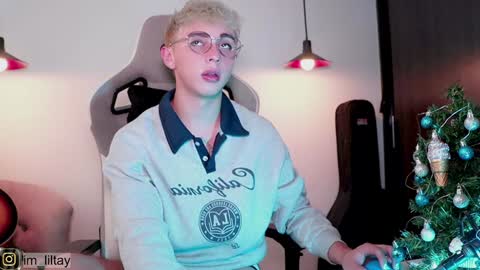 Snapshot of blue_boy_1 chatting on December 2, 2024, 9:50 pm TAY online show from December 2, 2024, 9:50 pm