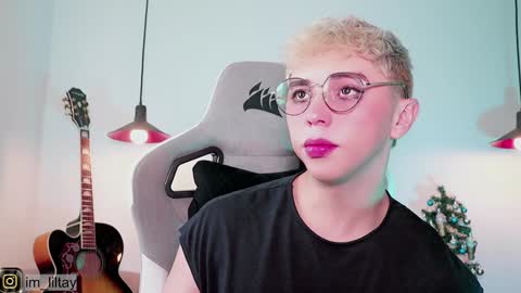 Snapshot of blue_boy_1 chatting on December 4, 2024, 12:47 pm TAY online show from December 4, 2024, 12:47 pm