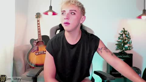 Snapshot of blue_boy_1 chatting on December 4, 2024, 7:01 pm TAY online show from December 4, 2024, 7:01 pm