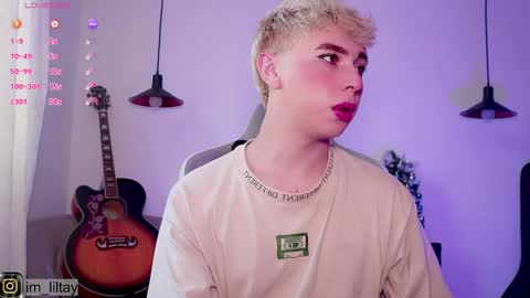 Snapshot of blue_boy_1 chatting on December 5, 2024, 1:17 pm TAY online show from December 5, 2024, 1:17 pm