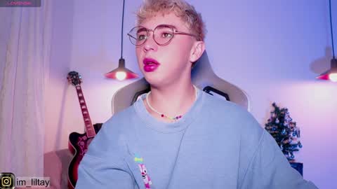 Snapshot of blue_boy_1 chatting on December 6, 2024, 9:32 am TAY online show from December 6, 2024, 9:32 am