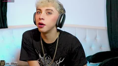 Snapshot of blue_boy_1 chatting on December 24, 2024, 12:11 am TAY online show from December 24, 2024, 12:11 am