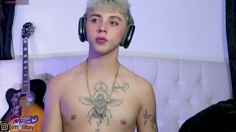 Snapshot of blue_boy_1 chatting on December 24, 2024, 6:22 am TAY online show from December 24, 2024, 6:22 am