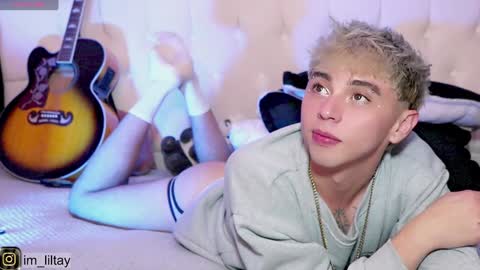 Snapshot of blue_boy_1 chatting on January 5, 2025, 8:21 pm TAY online show from January 5, 2025, 8:21 pm