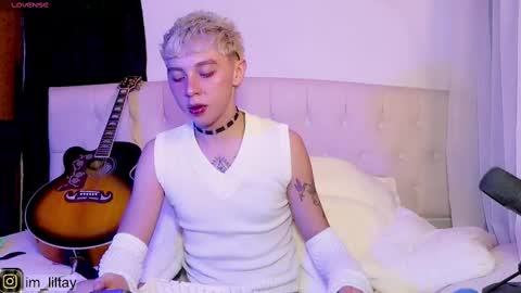 Snapshot of blue_boy_1 chatting on February 21, 2025, 2:28 am TAY online show from February 21, 2025, 2:28 am