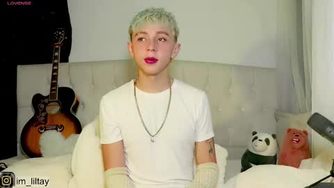 Snapshot of blue_boy_1 chatting on February 22, 2025, 6:52 pm TAY online show from February 22, 2025, 6:52 pm