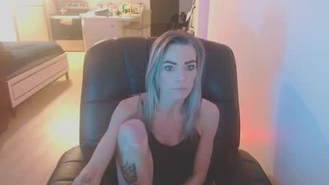 Snapshot of blue_eyed_foxxxx chatting on March 3, 2026, 8:31 am blue eyed foxxxx online show from March 3, 2026, 8:31 am