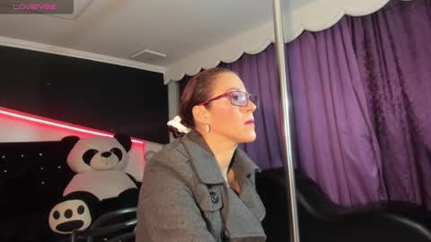 Snapshot of blue_grey_ chatting on October 30, 2025, 2:46 am Blue online show from October 30, 2025, 2:46 am