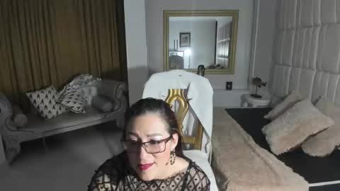 Snapshot of blue_grey_ chatting on November 14, 2025, 2:43 am Blue online show from November 14, 2025, 2:43 am