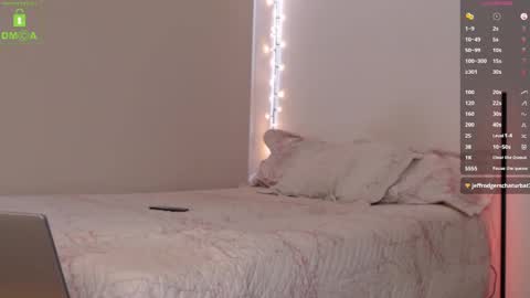 Snapshot of blue_nebula chatting on October 3, 2025, 2:47 pm Blue online show from October 3, 2025, 2:47 pm