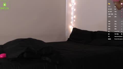 Snapshot of blue_nebula chatting on October 19, 2025, 5:57 pm Blue online show from October 19, 2025, 5:57 pm