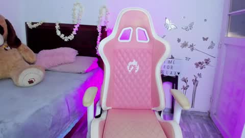 Snapshot of blue_petite chatting on January 29, 2025, 7:22 pm Linda online show from January 29, 2025, 7:22 pm