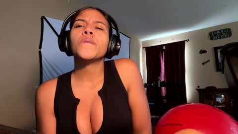 Snapshot of blueaby1 chatting on October 9, 2025, 8:07 pm blueaby1 online show from October 9, 2025, 8:07 pm