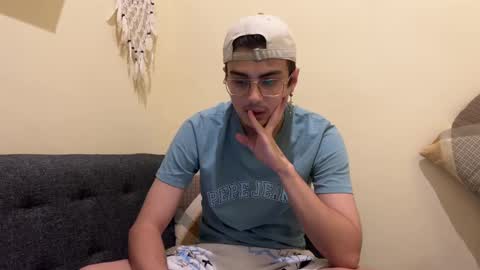 Snapshot of bluedaan chatting on February 11, 2025, 2:46 am Daan online show from February 11, 2025, 2:46 am