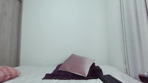 bluediamond_ online show from September 30, 2025, 3:55 am