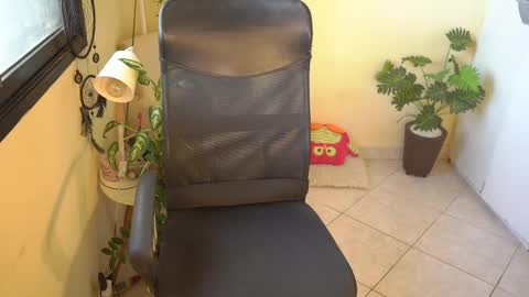 FLORAA online show from March 2, 2025, 10:03 am