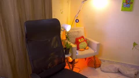 FLORAA online show from October 24, 2025, 12:01 pm