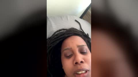 Snapshot of bluerosex1 chatting on April 6, 2026, 8:32 pm bluerosex1 online show from April 6, 2026, 8:32 pm