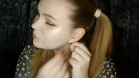 blushing_star online show from December 3, 2025, 11:30 am