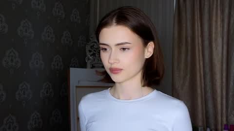 Snapshot of bluuemarine chatting on May 5, 2026, 4:37 pm Mary online show from May 5, 2026, 4:37 pm