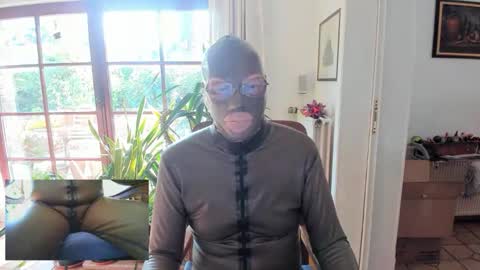 Snapshot of bob2658 chatting on October 19, 2025, 11:44 am SlaveRobert online show from October 19, 2025, 11:44 am