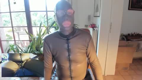 Snapshot of bob2658 chatting on October 20, 2025, 12:27 pm SlaveRobert online show from October 20, 2025, 12:27 pm