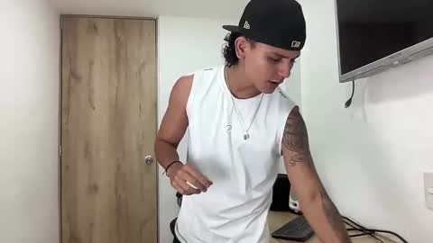 Bob  INDEPENDENT MODEL online show from September 11, 2025, 2:00 am