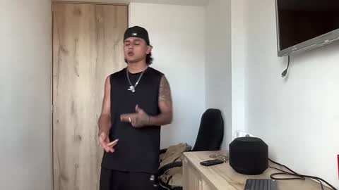 Bob  INDEPENDENT MODEL online show from September 12, 2025, 9:26 pm