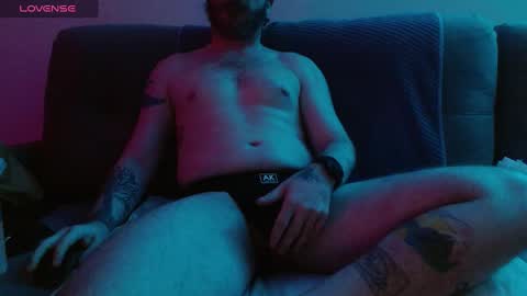 Snapshot of bobbyenglish69 chatting on September 30, 2025, 6:18 am Bobby English online show from September 30, 2025, 6:18 am