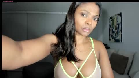 Snapshot of body_desire chatting on April 21, 2026, 9:37 am danna online show from April 21, 2026, 9:37 am