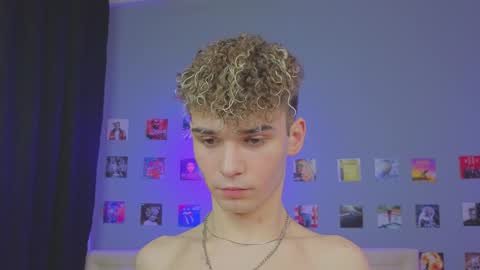 ALEXPVT IS OPEN online show from February 1, 2025, 9:29 pm