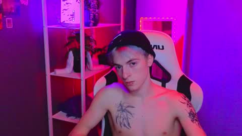 ALEXPVT IS OPEN online show from February 16, 2025, 3:26 am