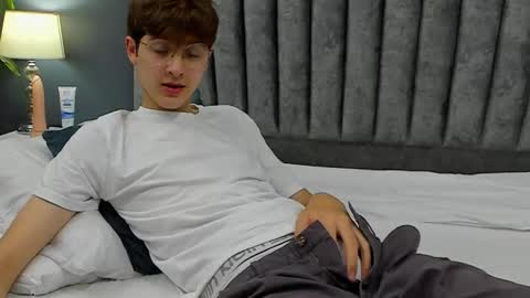 Snapshot of boleyn_lovell chatting on January 15, 2025, 10:57 pm Boleyn online show from January 15, 2025, 10:57 pm