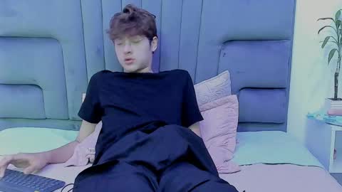 Snapshot of boleyn_lovell chatting on February 14, 2025, 12:14 pm Boleyn online show from February 14, 2025, 12:14 pm