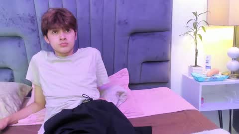 Snapshot of boleyn_lovell chatting on February 23, 2025, 2:35 pm Boleyn online show from February 23, 2025, 2:35 pm