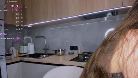 Olly online show from December 8, 2024, 9:35 am