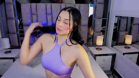 bonet_iris online show from April 7, 2026, 7:03 pm