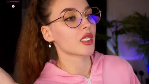 Snapshot of bonniecannon chatting on December 20, 2024, 11:00 am Grace online show from December 20, 2024, 11:00 am