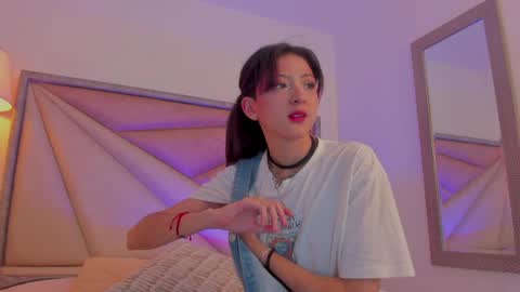 Snapshot of bonniecute_ chatting on May 4, 2026, 11:45 pm online show from May 4, 2026, 11:45 pm