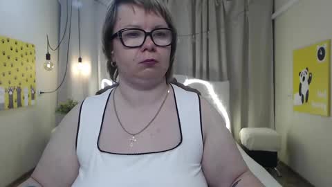 bonnnyboobsy online show from May 11, 2026, 4:04 pm