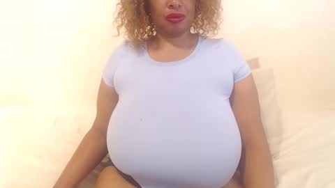 Snapshot of boobyqueen24 chatting on January 17, 2026, 8:52 am boobyqueen online show from January 17, 2026, 8:52 am