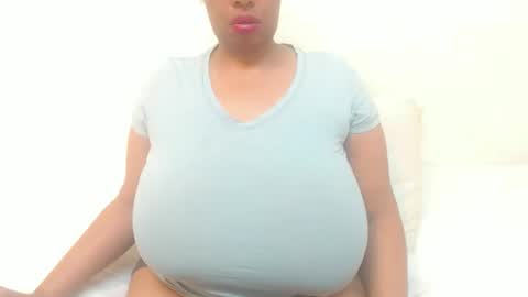 Snapshot of boobyqueen24 chatting on April 7, 2026, 10:05 am boobyqueen online show from April 7, 2026, 10:05 am