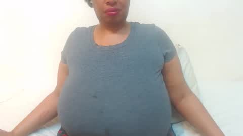 Snapshot of boobyqueen24 chatting on April 21, 2026, 2:51 am boobyqueen online show from April 21, 2026, 2:51 am