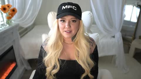 Snapshot of boobznbeer chatting on March 9, 2025, 12:21 am Miley online show from March 9, 2025, 12:21 am