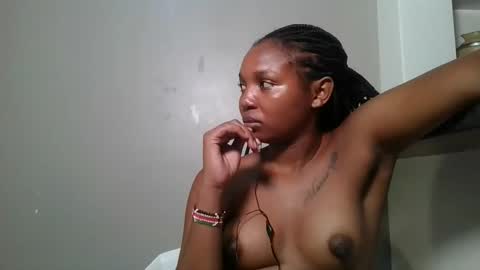Snapshot of bootie_caramel chatting on May 24, 2026, 4:06 am bootie_caramel online show from May 24, 2026, 4:06 am