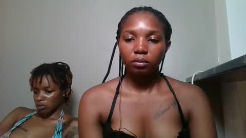 Snapshot of bootie_caramel chatting on May 25, 2026, 6:25 pm bootie_caramel online show from May 25, 2026, 6:25 pm