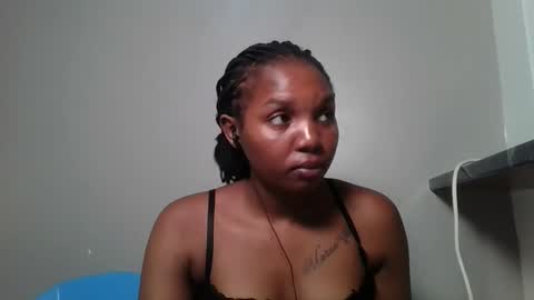 Snapshot of bootie_caramel chatting on May 27, 2026, 2:25 pm bootie_caramel online show from May 27, 2026, 2:25 pm